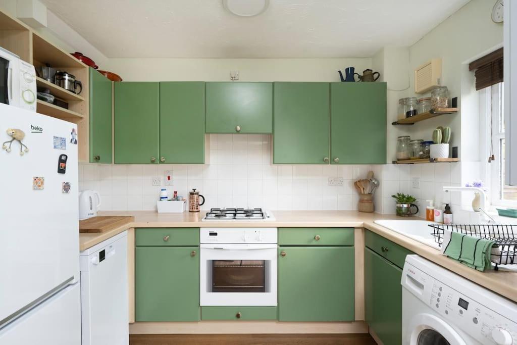Ferienhaus Victoria Park 2 Bedroom House W/ Garden & Parking