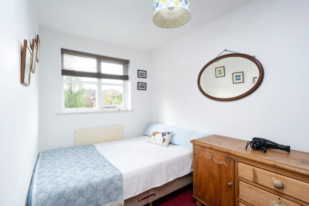 Victoria Park 2 Bedroom House W/ Garden & Parking * Londra
