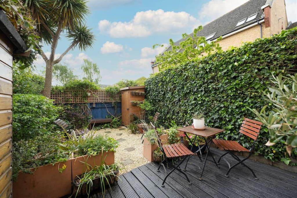 Casa vacanze Victoria Park 2 Bedroom House W/ Garden & Parking Londra